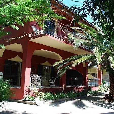 Teressa Apartments Dasziá Kültér fotó